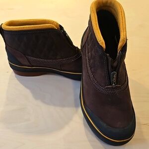 Clark's women's Sucker's, brown w/yellow trim. Size 8 medium.